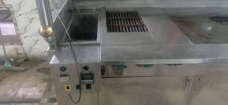 burger and shawarma counter with fryer 1