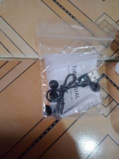 to in one quality me Hy earbuds and power Bank