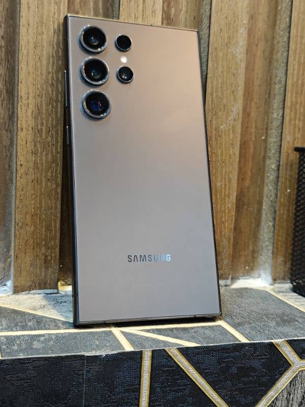 Samsung S24 Ultra with Box 2