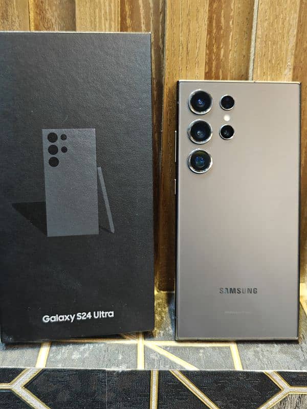 Samsung S24 Ultra with Box 0