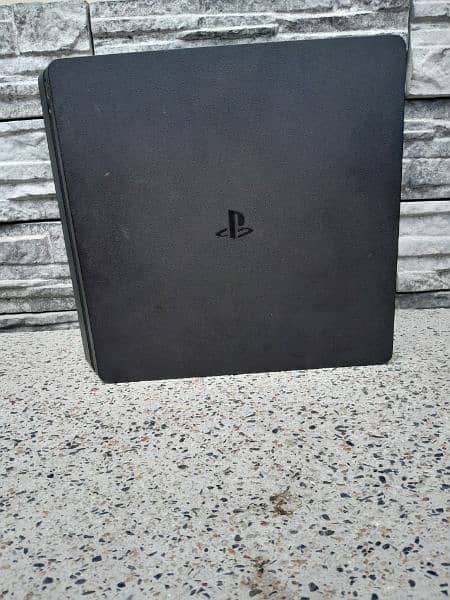 ps 4 SLIM  1 TB WITH TWO CONTROLLERS 1