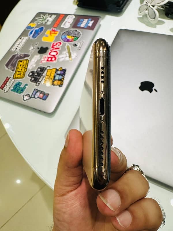 iPhone Xsmax Official PTA Approved 4