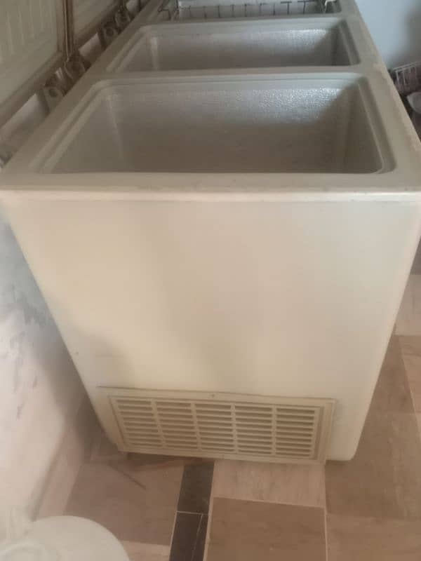 Agnus Freezer 3 doors super cooling made in England 4