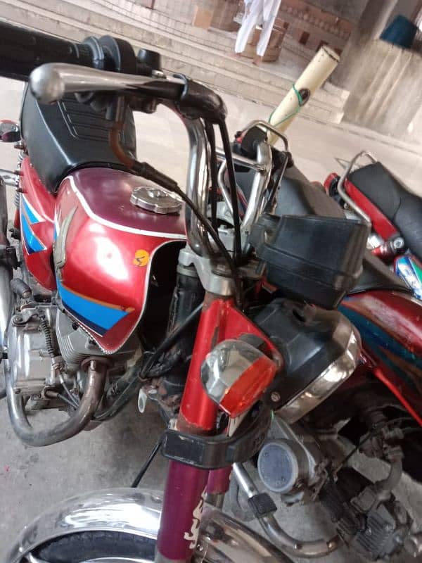 I'm selling Honda 2008 model fine condition 2