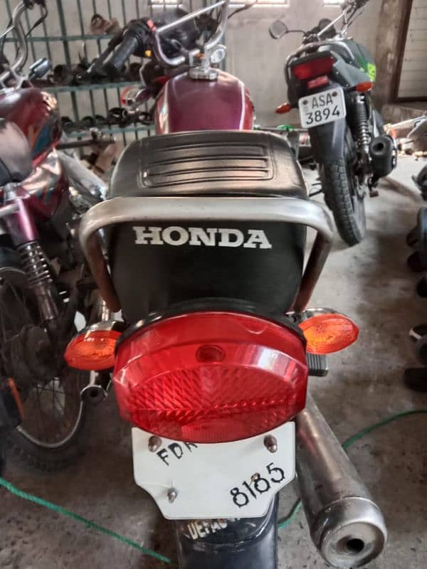 I'm selling Honda 2008 model fine condition 5