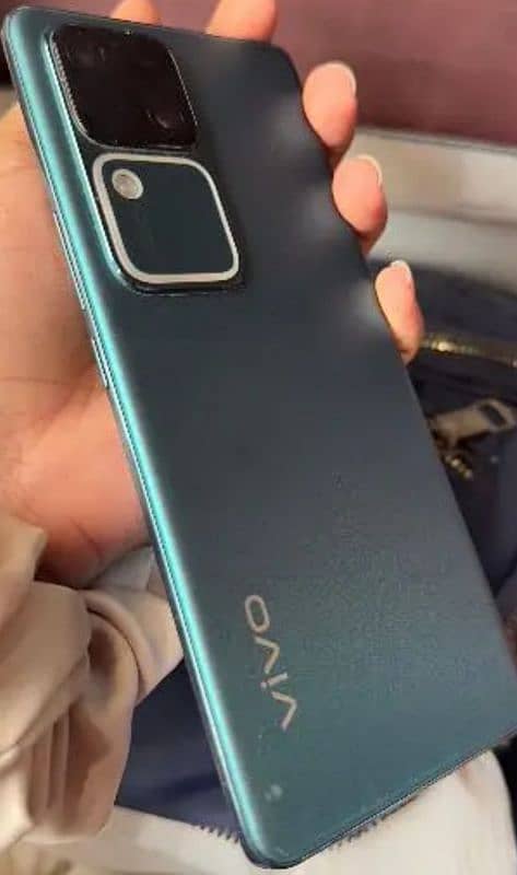 vivo v30,, 102,000 sai nechi, contact na karain. 1