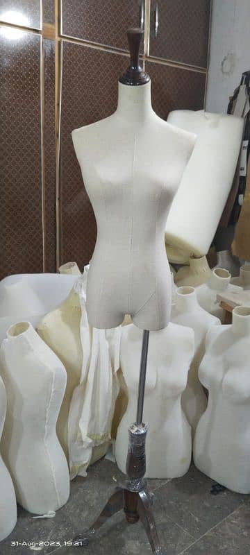 Mannequin 4