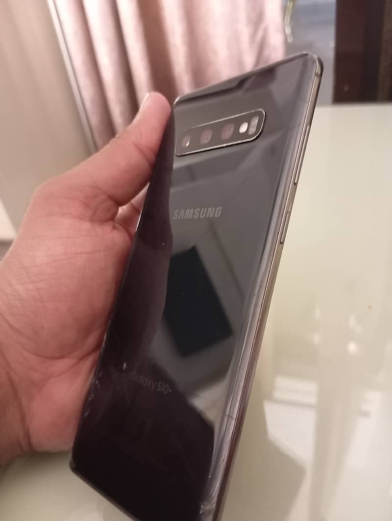 SAMSUNG S10 PLUS 3