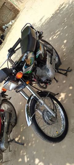 Honda 125 2022/23 New bike good condition urgent for sale