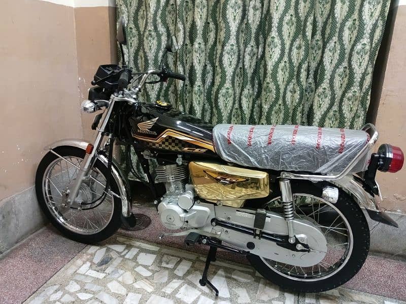 Honda CG 125 Gold Edition Model 2024 self start (0/3/2/0/4/0/9/2/4/2/9 1