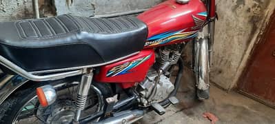 hi iam sale my honda 125 2017b model bike orignal saman k sath