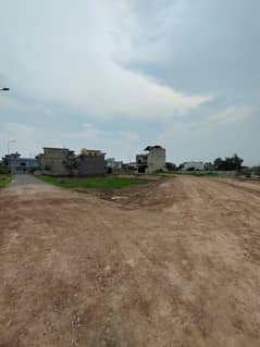 10 MARLA HOT LOCATION RESIDENCIAL PLOT IN PEARL 0