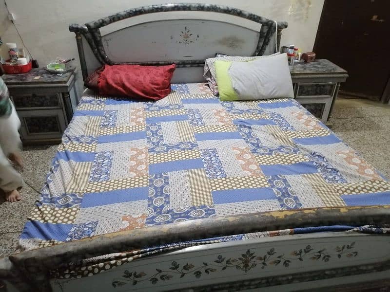 Bed Set with Dressing and Side tables 0