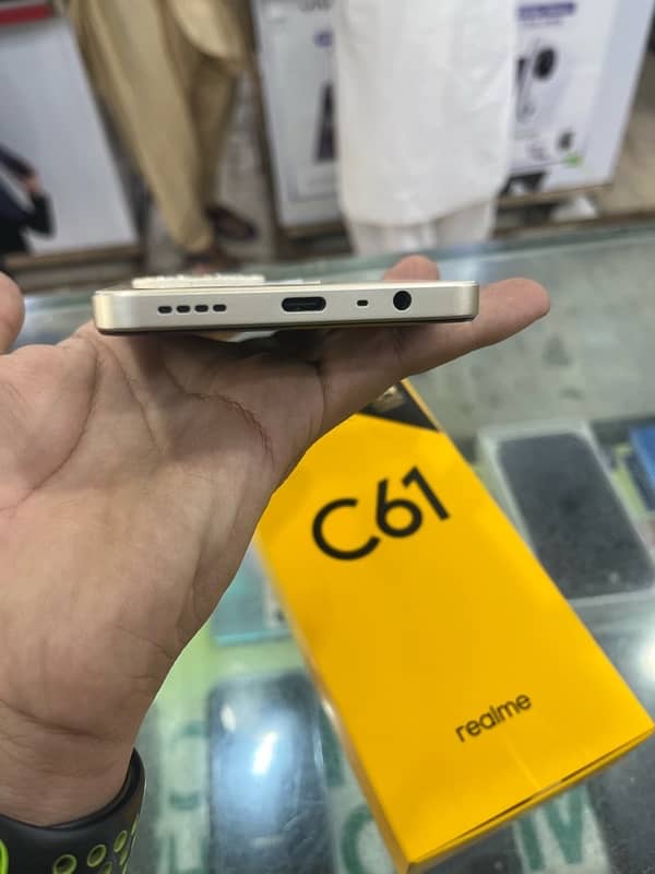 Realme C61 4