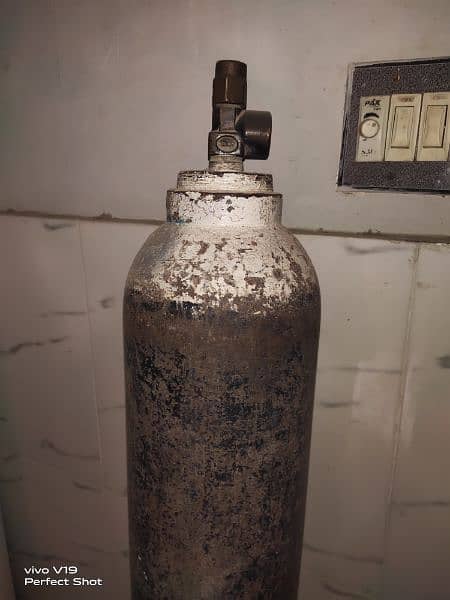 oxygen cylinder big size 1