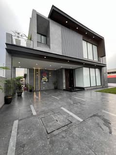 1 Kanal Modern Design Top Notched Prime Location House For Rent 0