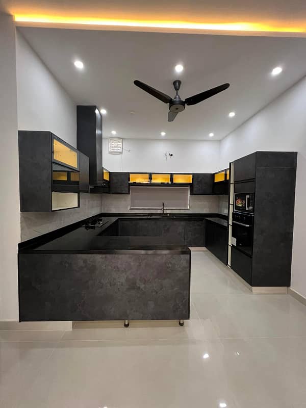 1 Kanal Modern Design Top Notched Prime Location House For Rent 3