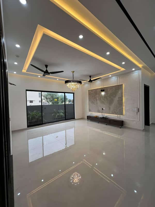 1 Kanal Modern Design Top Notched Prime Location House For Rent 4