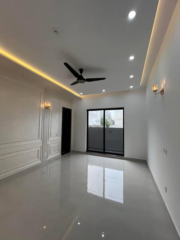 1 Kanal Modern Design Top Notched Prime Location House For Rent 7