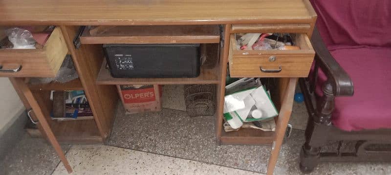 computer table for sale wooden ( winboard) 2