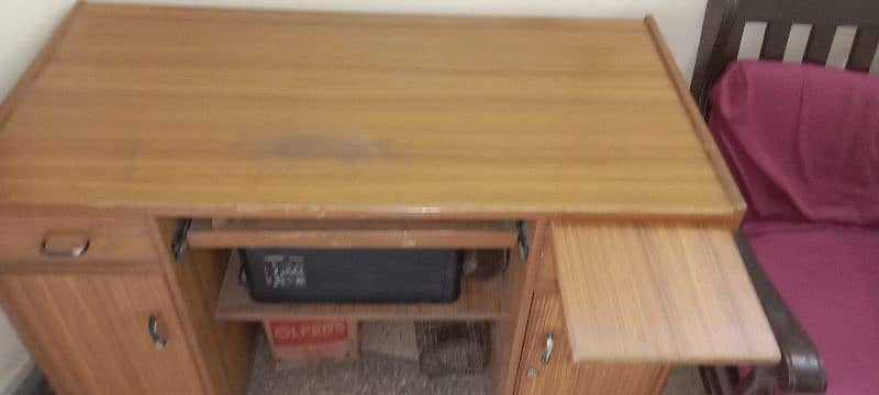 computer table for sale wooden ( winboard) 4