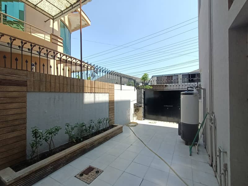 1 Kanal Corner Brand New Double Unit House For SALE In Johar Town 22