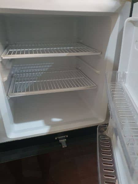 Toyo Company medium size Refrigerator 2