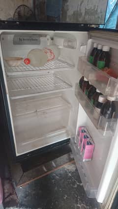 Im selling my Pell fridge just like new