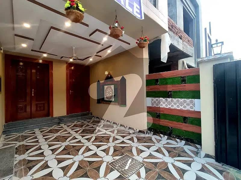 ARZ Properties Offers You 8 Marla House in Ali block For Sale in Bahria Town Lahore. 5