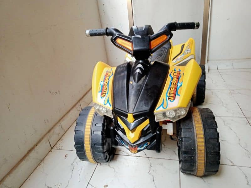 Battery Operated 4 Wheel ATV JY-20F8 in Very Good Condition 7