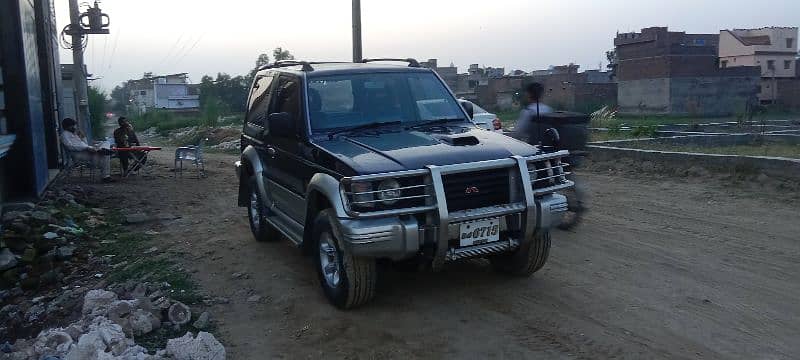 Mitsubishi Pajero 1987 4