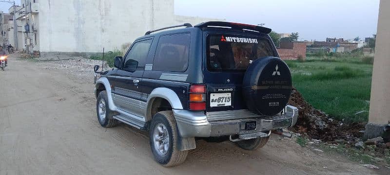 Mitsubishi Pajero 1987 8