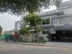 10 Marla House Is Available For Sale In Bahria Town Overseas B Block Lahore