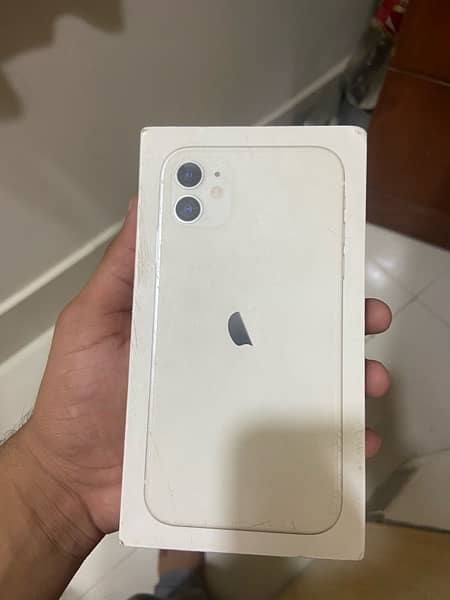 urgent sell iPhone 11 dual sim working with box 67k only 5