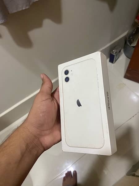 urgent sell iPhone 11 dual sim working with box 67k only 6