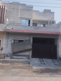 6 marla fully seperate upper portion available for rent at Doctor city lasani pulli Sargodha road faisalabad