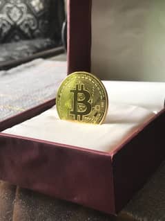 Bitcoin Physical Collectible coin with box and cover (Gold)