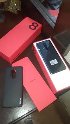 one plus 8pro 12+4 256gb 10by10 condition line agai box charge