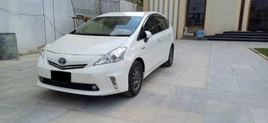 Toyota Prius Alpha 2014