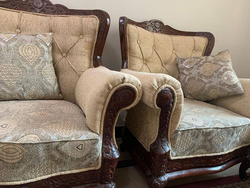 Chinioti 5 seater sofa set almost new 6