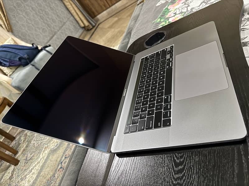 Macbook Pro 2019 16 inch 8