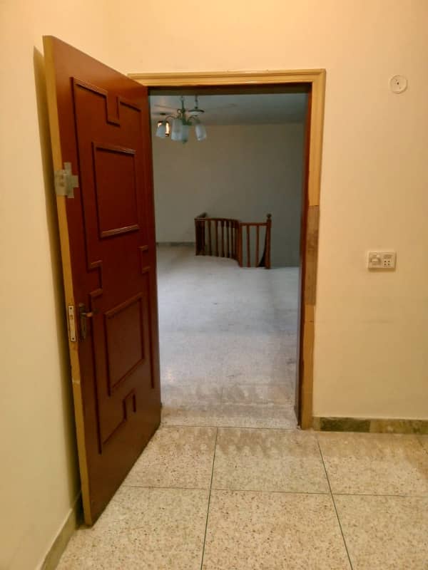 1 Kanal Upper Portion Beautiful Good Location For Rent In P Block Model Town Lahore 2