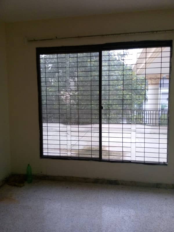 1 Kanal Upper Portion Beautiful Good Location For Rent In P Block Model Town Lahore 4