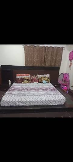 i sale my bed without mattres nd dressng table. .