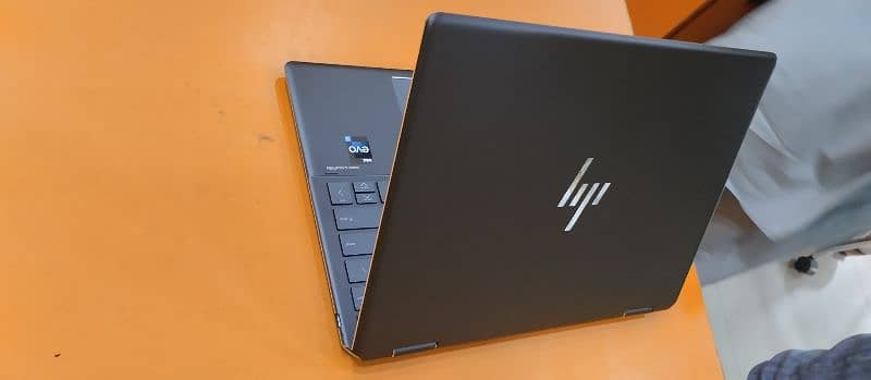 HP spectre 14 x360 convertible 4