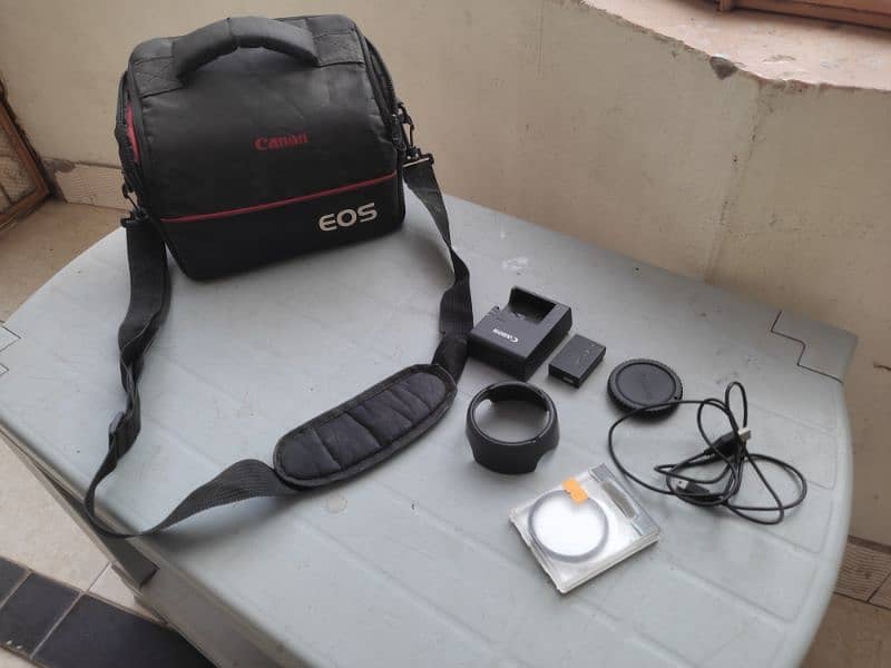 Canon 200 D ASSECORIES Camera Bag Lens Cover Original Data Cable Lens 1