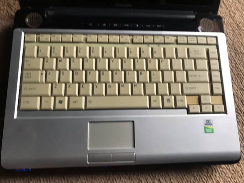 toshiba core 2 due 3 gb 250gb 8