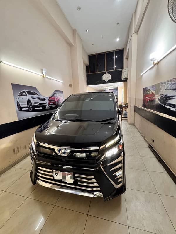 Toyota Voxy 2018 1