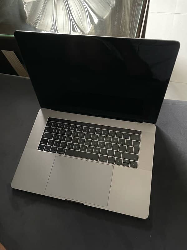 Macbook Pro 2017 A1707 15 Inch 16GB/512GB 2