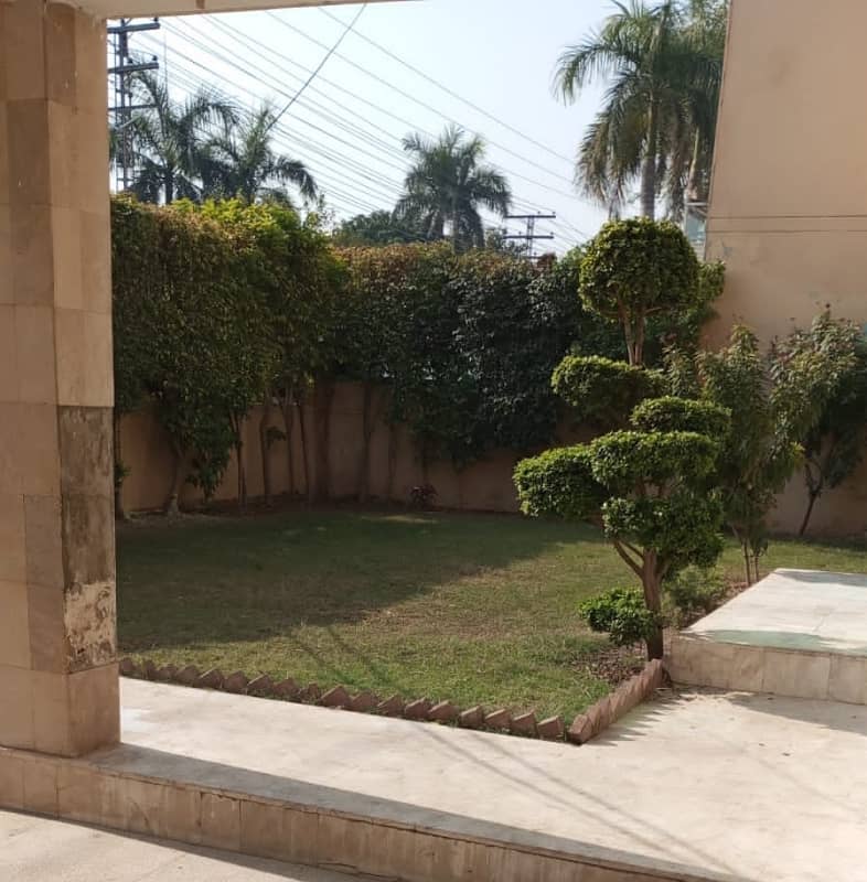 Prime Location In Model Town Extension Of Lahore, A 21 Marla House Is Available 8